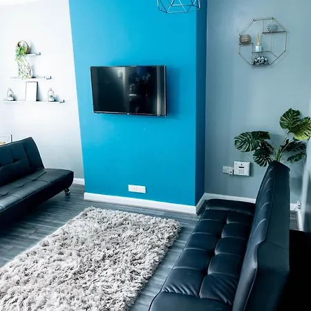 Emerald Gem Of With Great Location Including Parking شقة