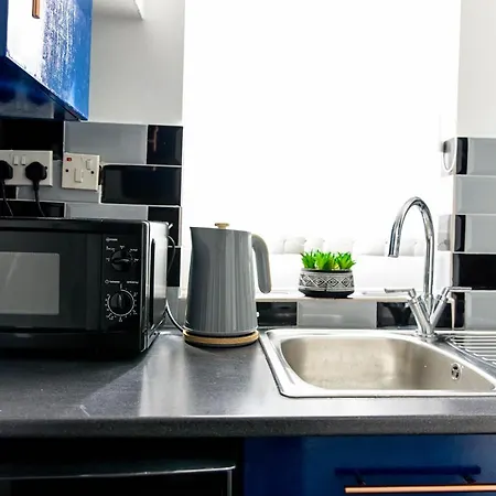 Emerald Gem Of With Great Location Including Parking *